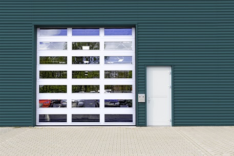Extreme™ Series Insulated Sectional Door